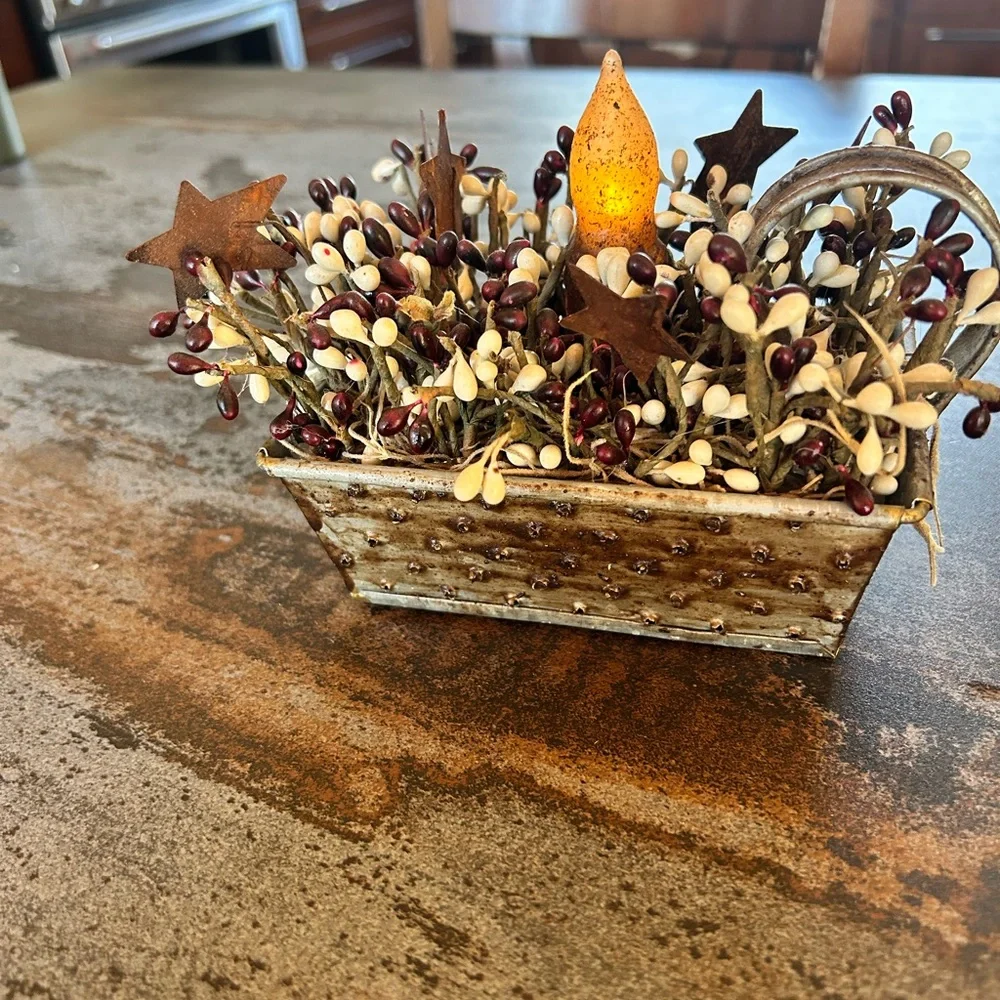 Primitive Grubby Lighted Candle Holder Burgundy Pip Berries Rusty Stars EUC - Picture 7 of 7